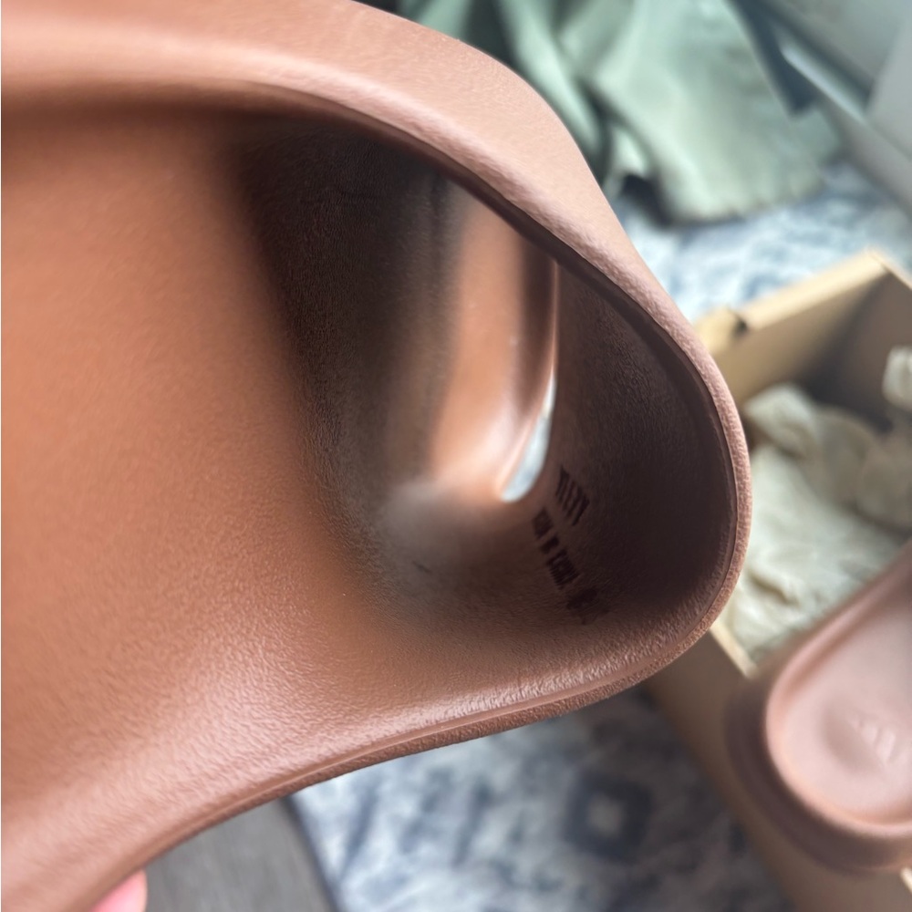 Authentic Yeezy slides Flax Sz 8-Excellent! with Box! - Picture 4 of 15